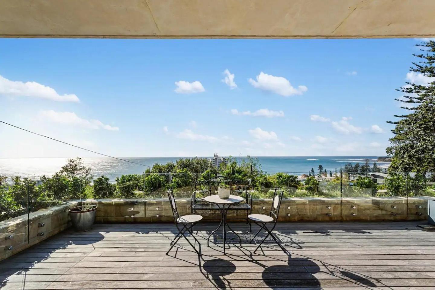 Holiday home Ocean Views, Deck And Parking At *