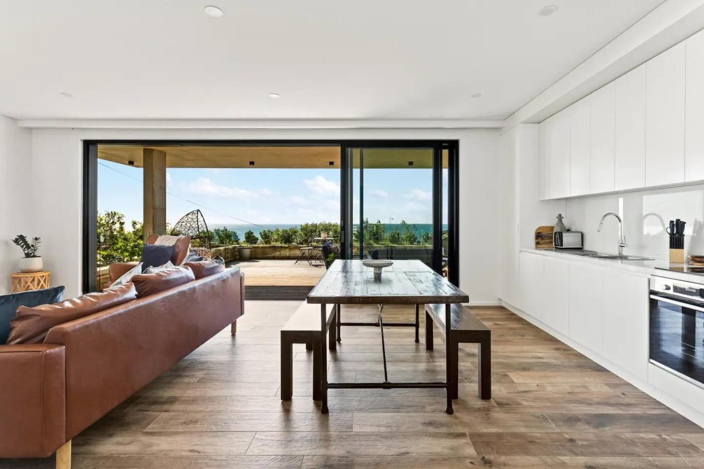 Holiday home Ocean Views, Deck And Parking At