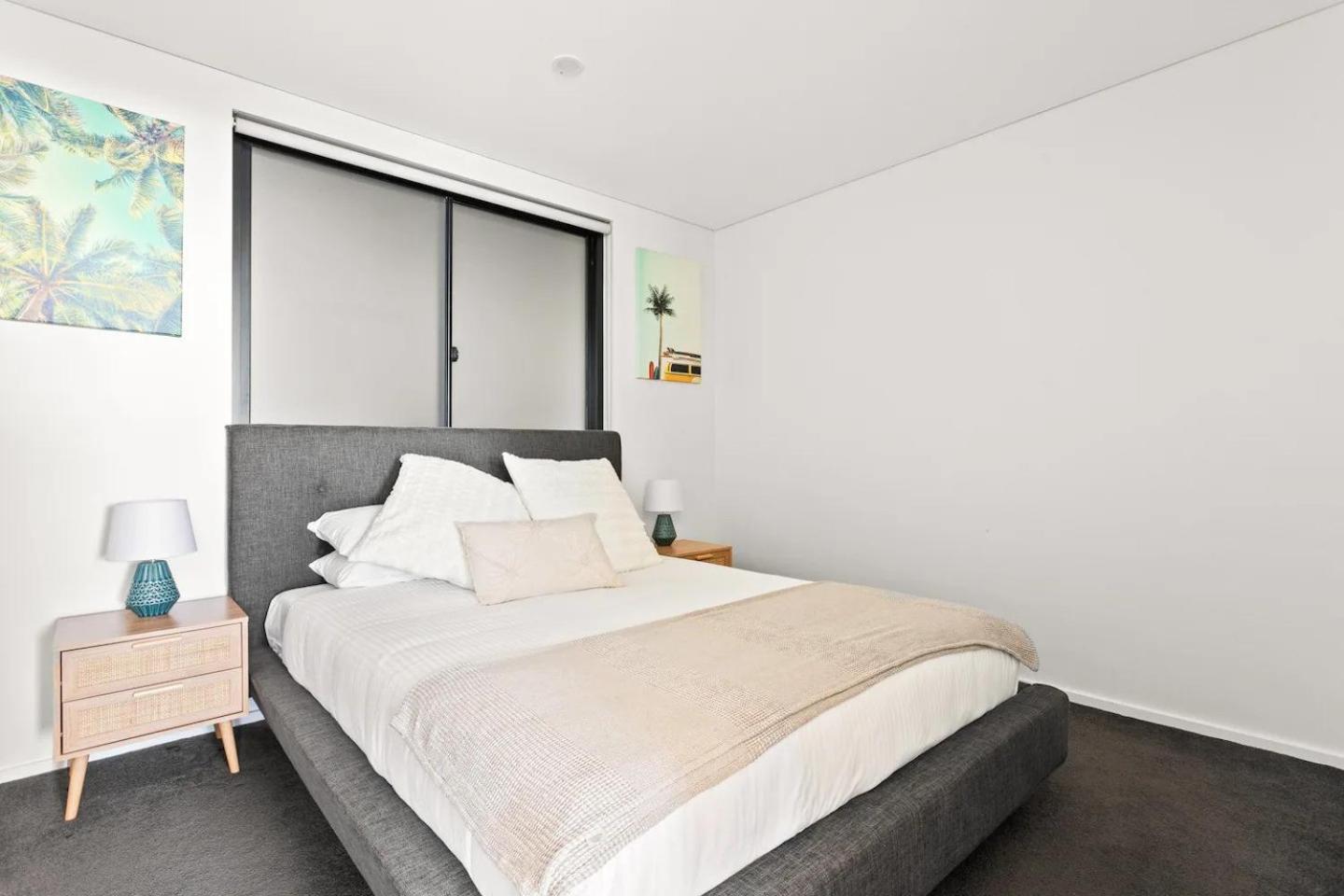 Ocean Views, Deck And Parking At Collaroy