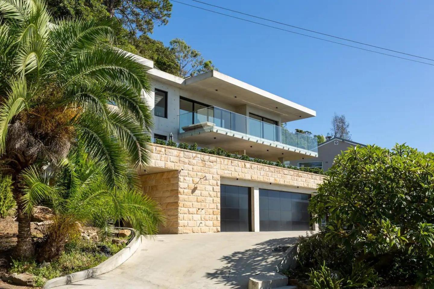 Ocean Views, Deck And Parking At Collaroy