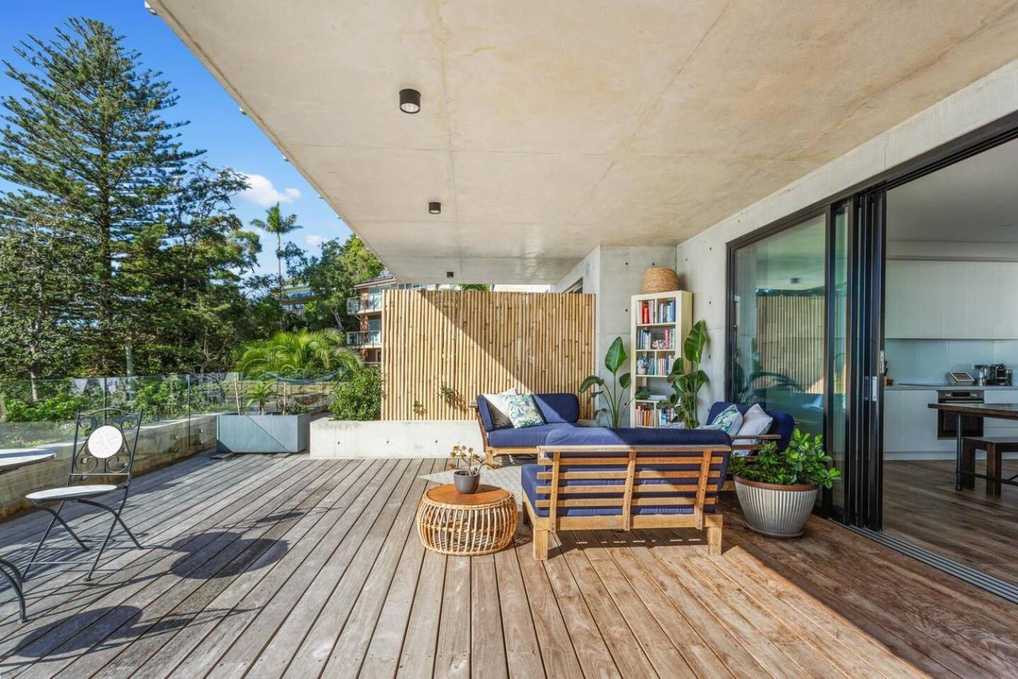 Ocean Views, Deck And Parking At Holiday home Collaroy
