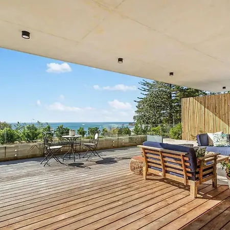 Ocean Views, Deck And Parking At Beach Apartment Collaroy Exterior photo