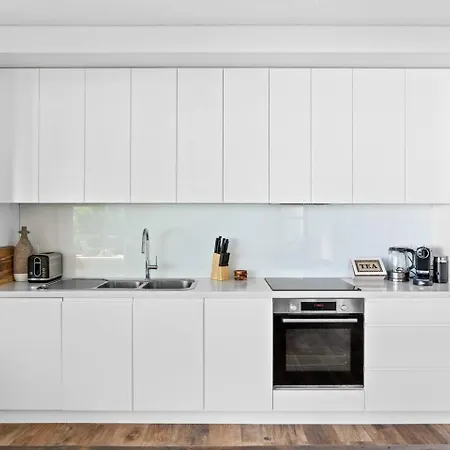 Ocean Views, Deck And Parking At Beach Apartment Collaroy Exterior photo
