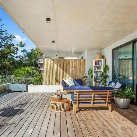 Ocean Views, Deck And Parking At Beach Apartment Collaroy Exterior photo